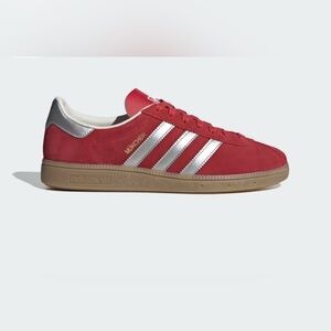 Adidas Munchen Red Silver Original size 7 1/2 Men